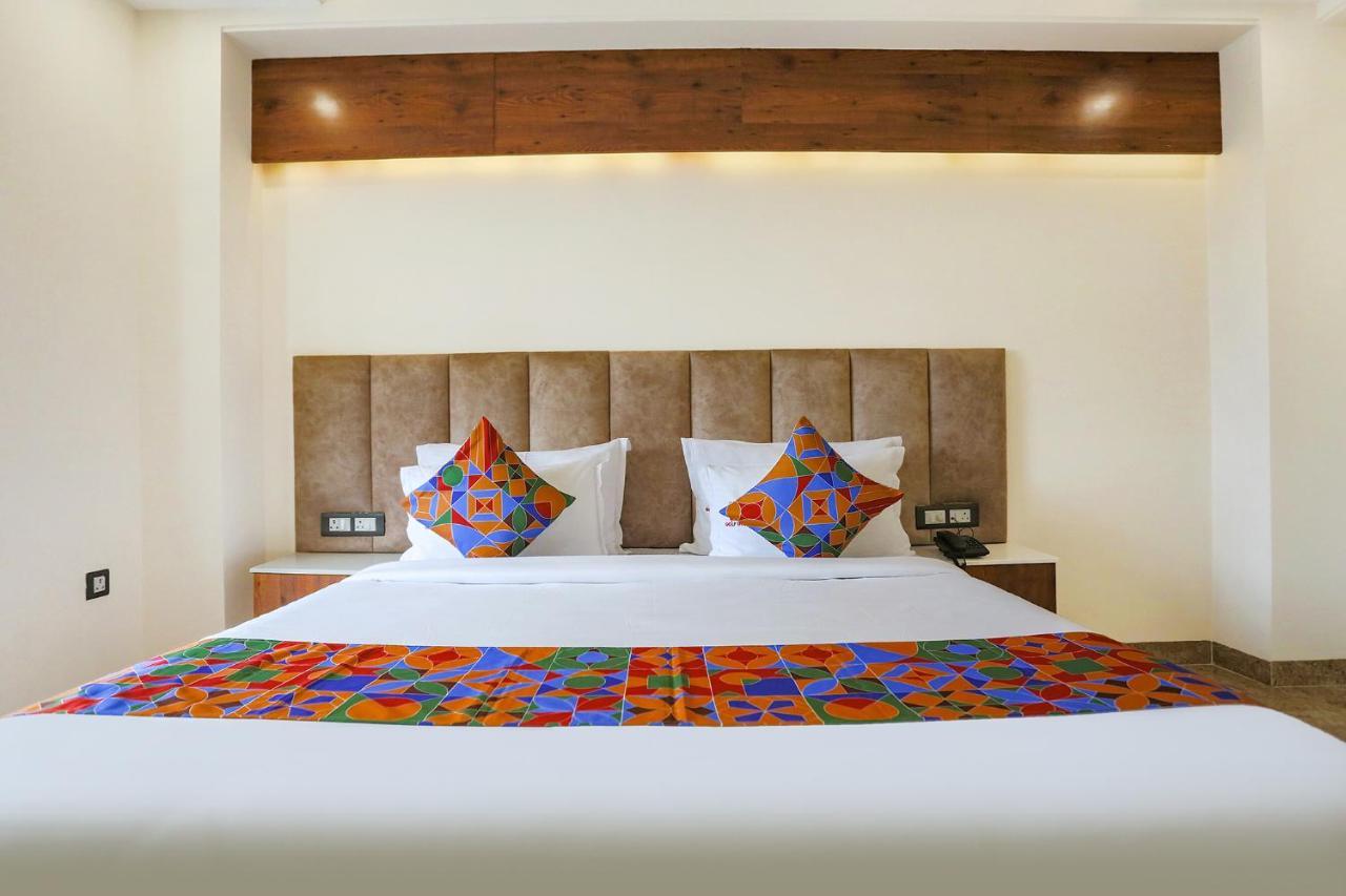 Fabhotel Golf Inn Golf Course Road Gurgaon Eksteriør billede